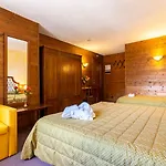 Des Alpes Hotel