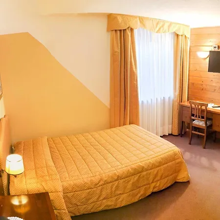 Des Alpes 3*